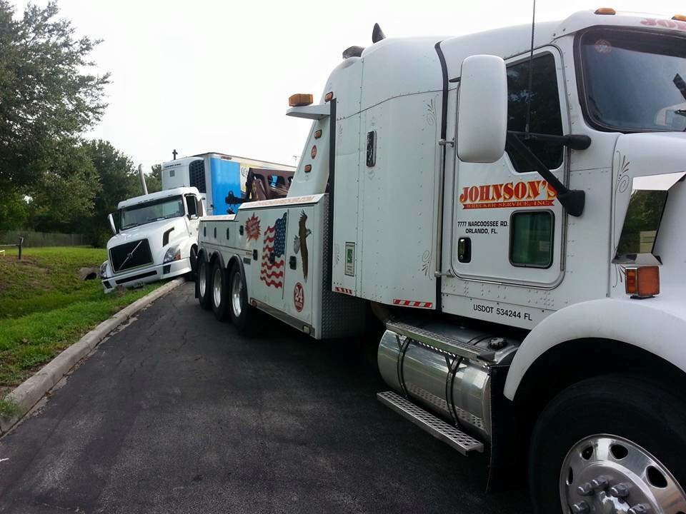 johnsons wrecker service heavy towing 11880692 946419472067222 25178411651776316 n